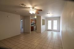 Building Photo - Cozy 2/2/1 Duplex Close to IH 35
