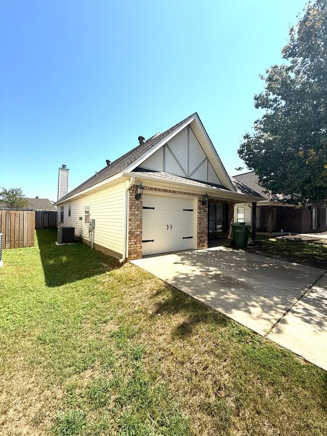Foto del edificio - ** 4 Bed 2 Bath located in Park Lake ** Ca...