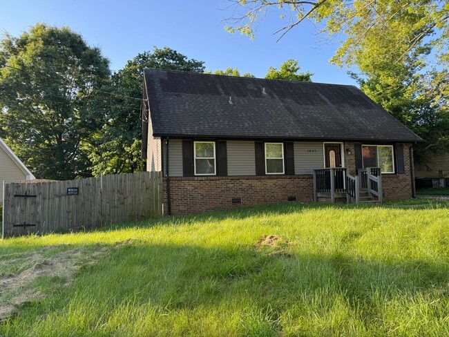Building Photo - Single Family Home in Clarksville