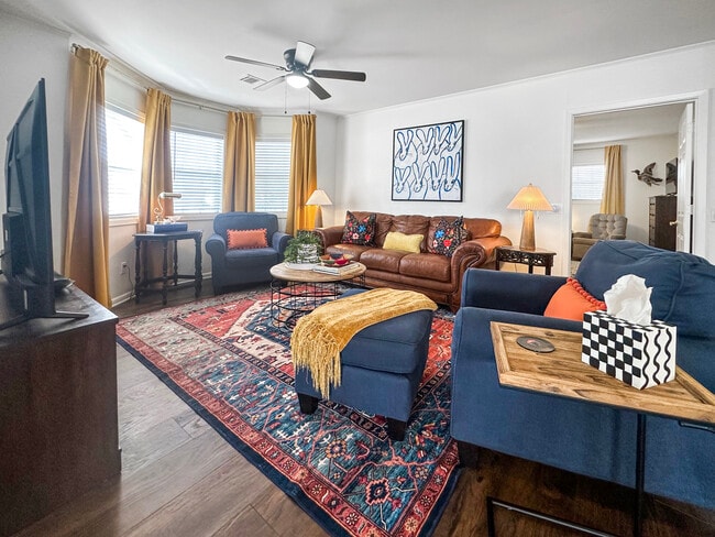 Building Photo - 402 Wallace Dean Rd