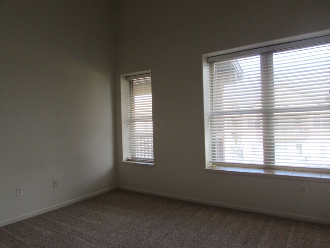 Building Photo - 1206 Walnut Ave
