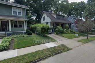 Building Photo - 211 W Orchard Ln