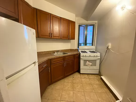 Foto del edificio - 1590 Unionport Rd