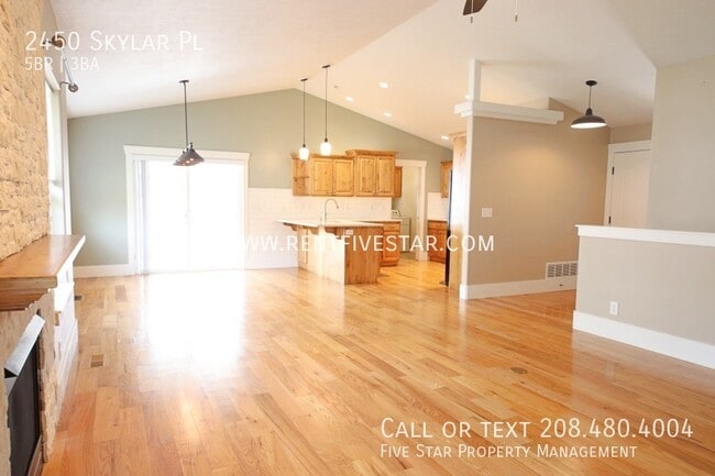 Building Photo - 2450 Skylar Pl