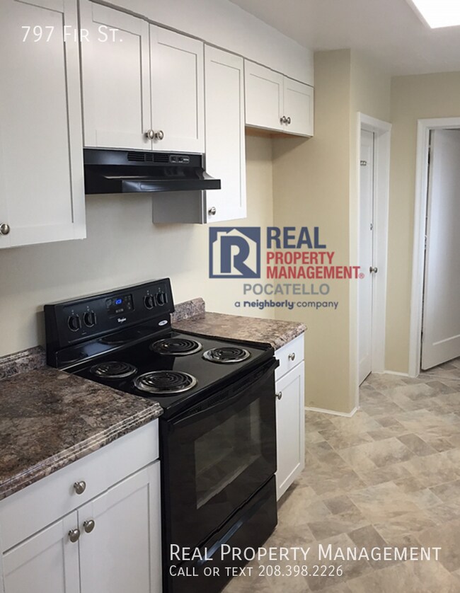 Building Photo - 3 Bed 1 bath home - Newly updated