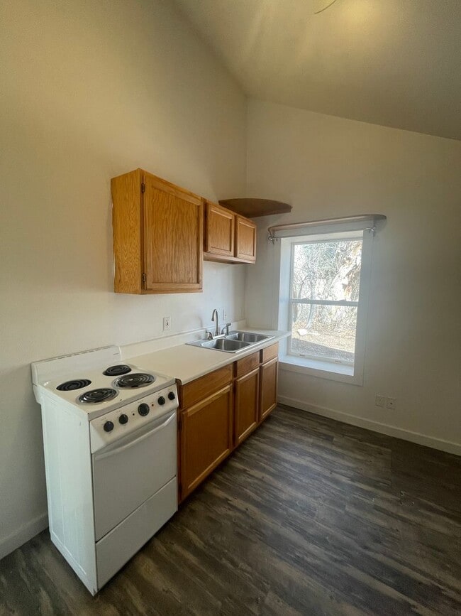 Building Photo - 1214 Remington St
