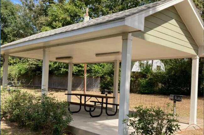 Foto del edificio - 231 Gene St