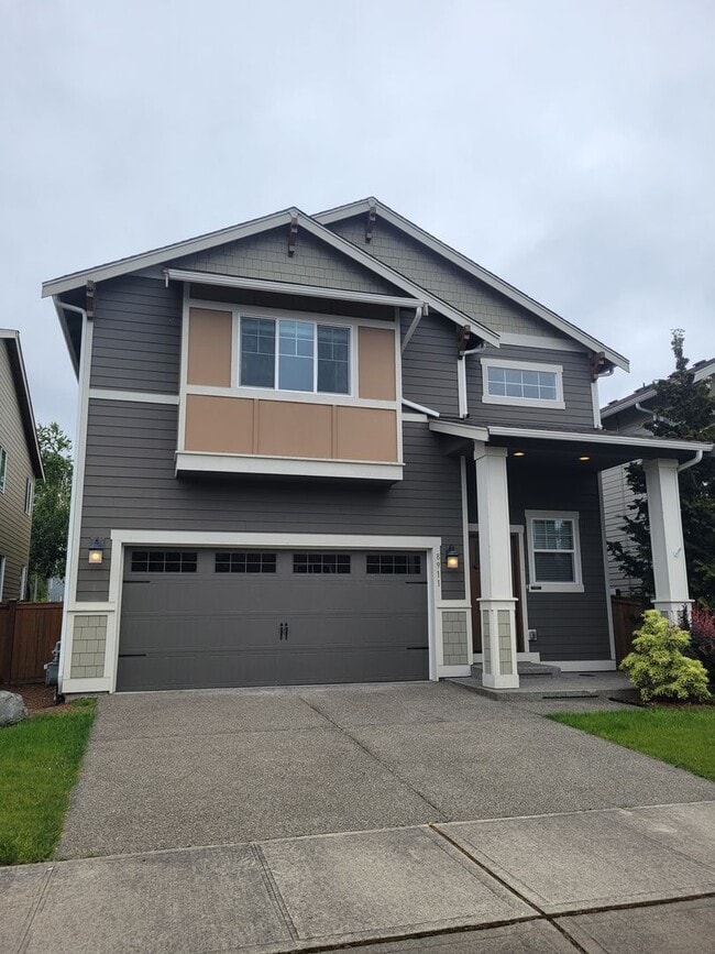 Building Photo - Great 3 bedr. with large loft in perfect l...