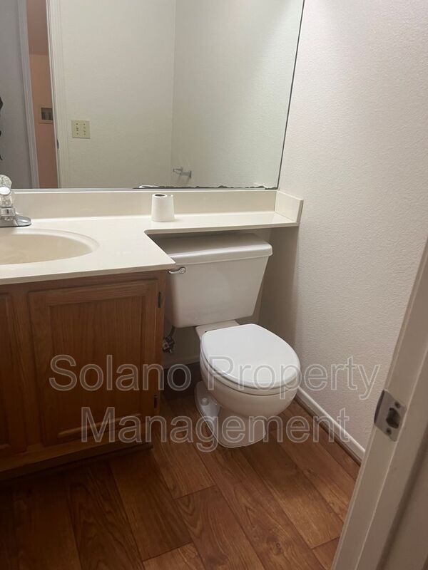 Foto del edificio - 556 Regency Cir