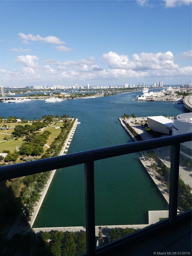 Building Photo - 888 Biscayne Blvd