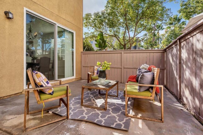 Building Photo - 916 Teatro Cir