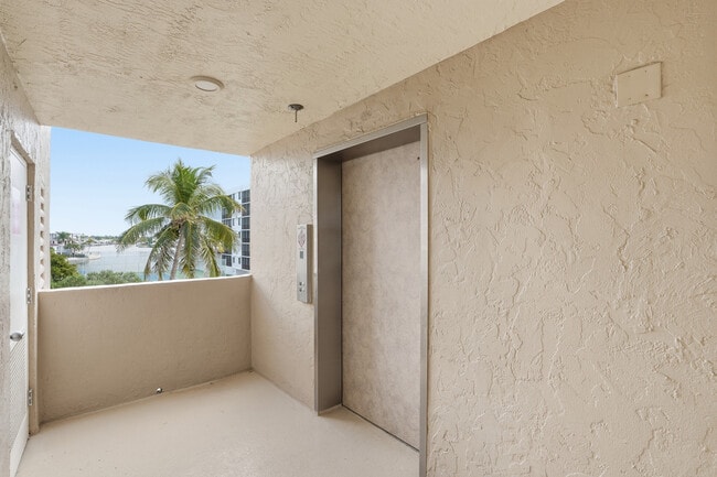 Foto del edificio - 10475 Gulf Shore Dr