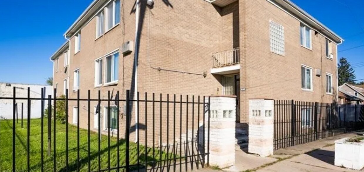 Building Photo - 10400 Joy Rd