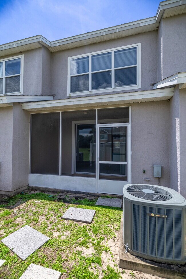 Building Photo - **  MAINTENANCE FREE TOWNHOME **2 BD 2.5 BATH