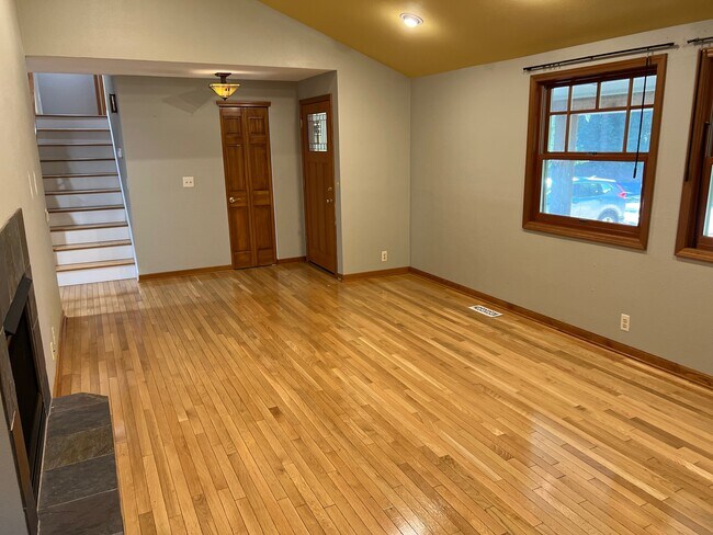 Building Photo - 6712 Sierra Dr SE