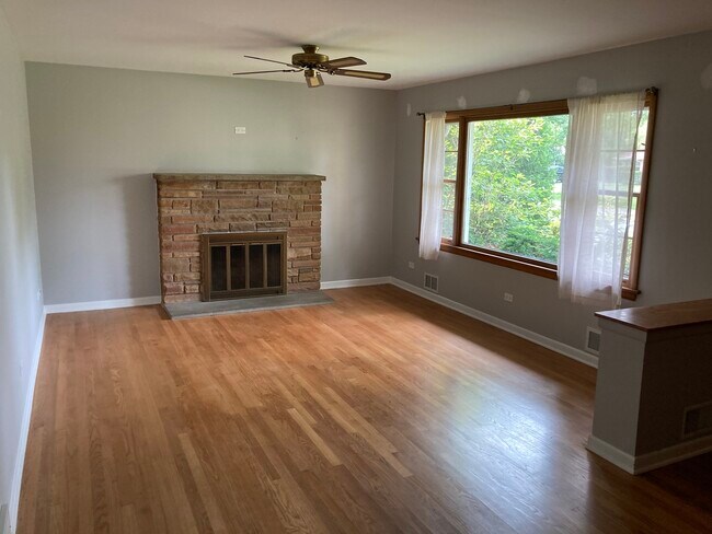 Building Photo - 755 Greenview Pl