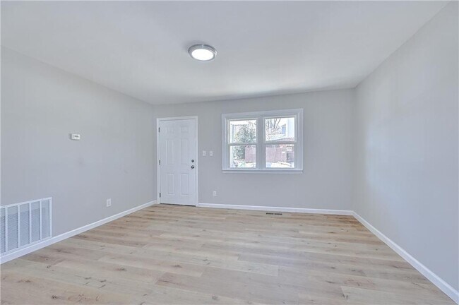 Foto del edificio - 951 Tilden St NW