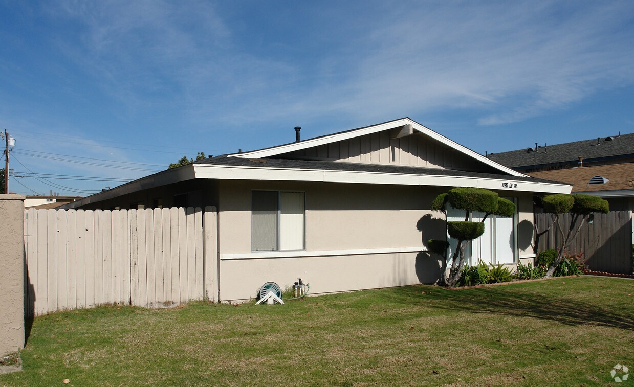 Foto del edificio - 3951-3965 Howard Ave