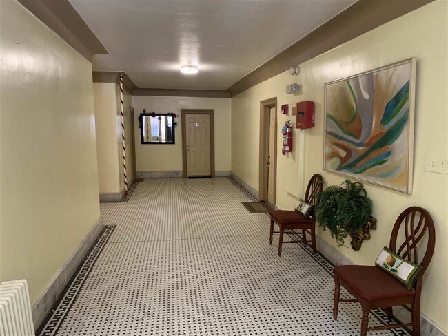 Foto del edificio - 23 Belvidere Ave