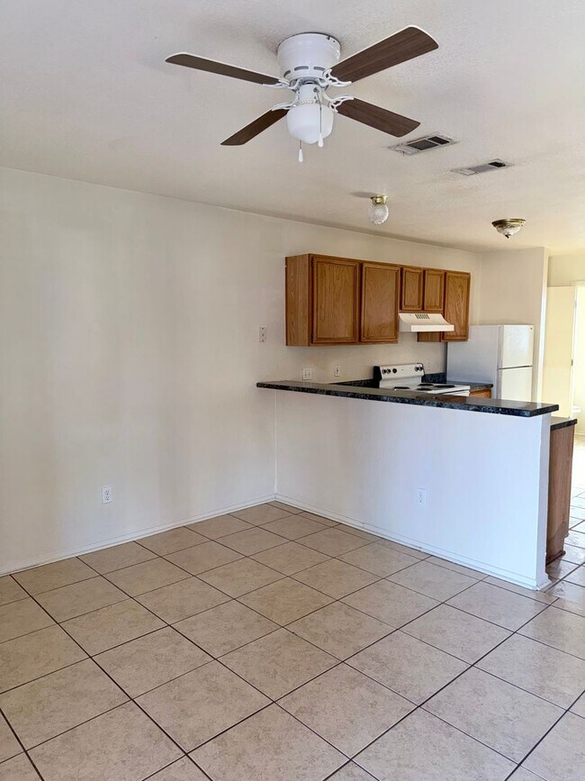 Building Photo - 1102 Leslie Cir