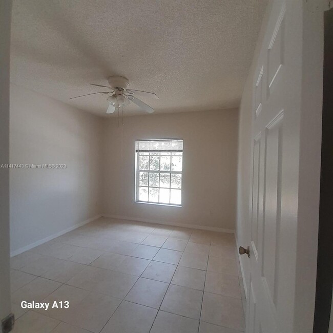 Building Photo - 5016 Lantana Rd