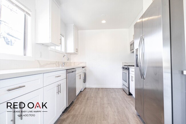Building Photo - Beautiful Completely Remodeled Bright and ...