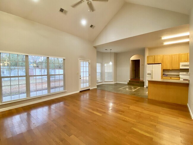 Foto del edificio - 110 Hillvale Ln