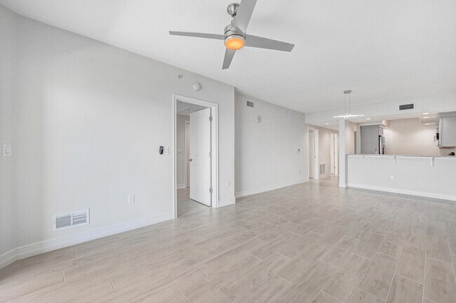 Building Photo - 1805 Riverside Dr
