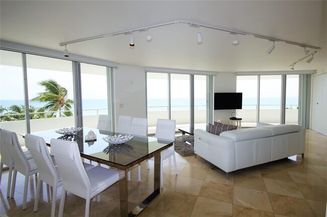 Foto del edificio - 5151 Collins Ave