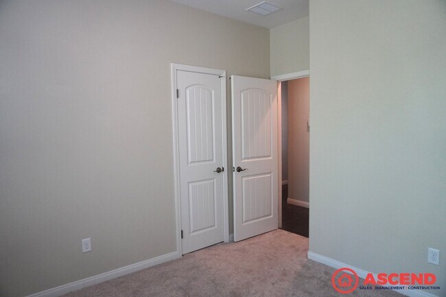 Building Photo - Stunning Split-Wing Home in Bakersfield's Desirable 93314 — Pool, Upgrades Throughout & Pets Welc...