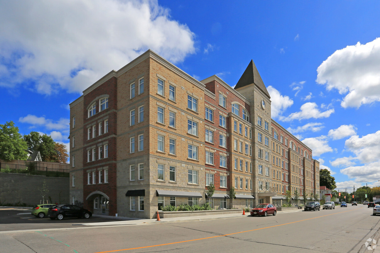 Primary Photo - Lakeside Residences