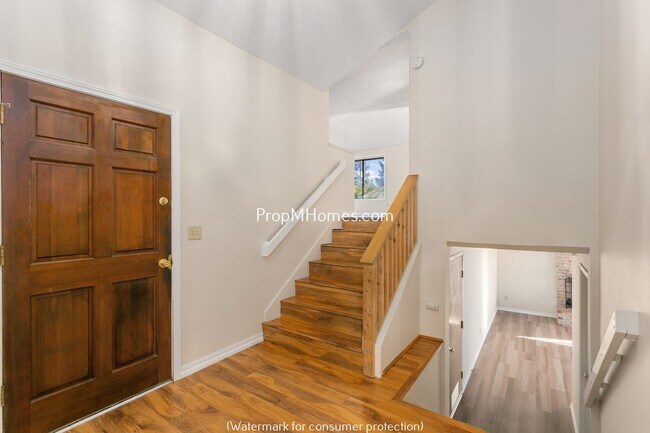 Building Photo - Three Bedroom Split-Level Home In Central ...