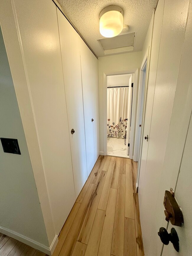 Building Photo - 392 S Main St