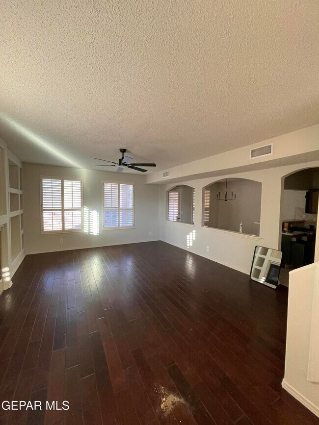 Building Photo - 206 Vic Clark Ct