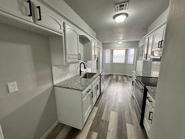 Building Photo - Remodeled 3bed/2bath Home Available in Yuk...