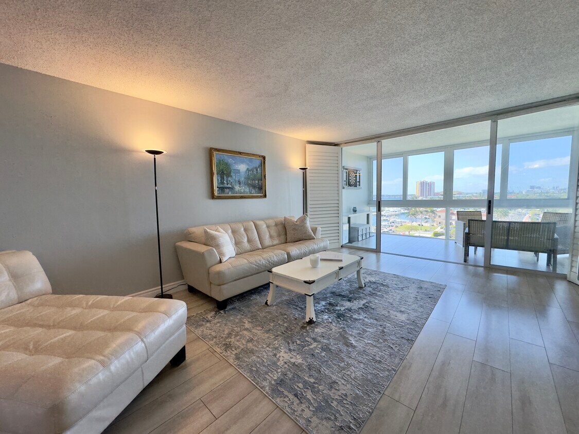 Primary Photo - 301 Lake Shore Dr