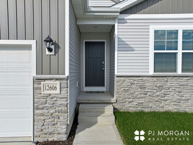 Building Photo - Spacious, Stylish, and Ready for You!