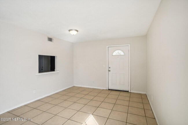 Building Photo - 909 Bert Rd