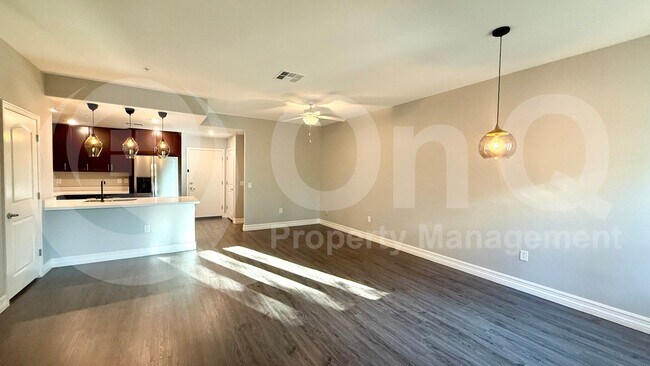 Foto del edificio - 2821 S Skyline Dr