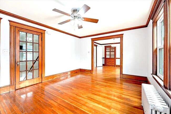 Foto del edificio - 43 Glenwood Rd