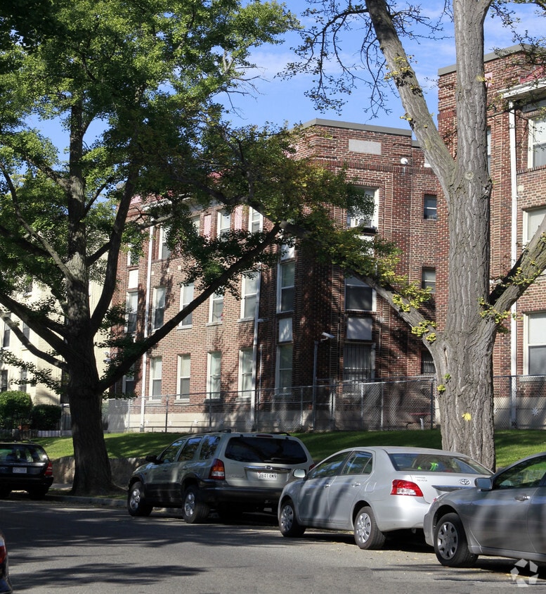 Primary Photo - 1435 Spring Rd NW
