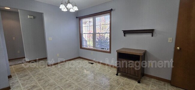 Foto del edificio - 5309 Myanna Ln