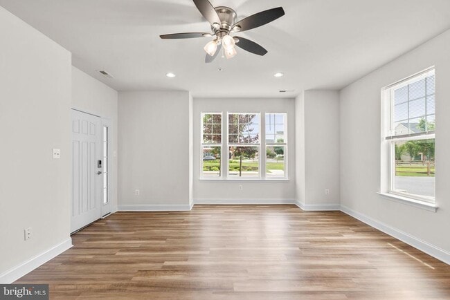 Building Photo - 7131 Beaumont Place