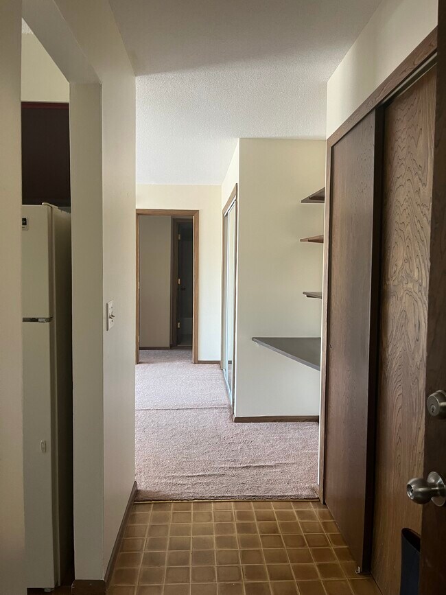 Entrada - 709 11th Ave S