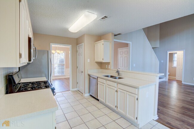Building Photo - 380 Avebury Ct