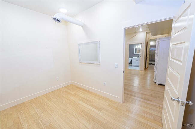 Foto del edificio - 435 S Warren St