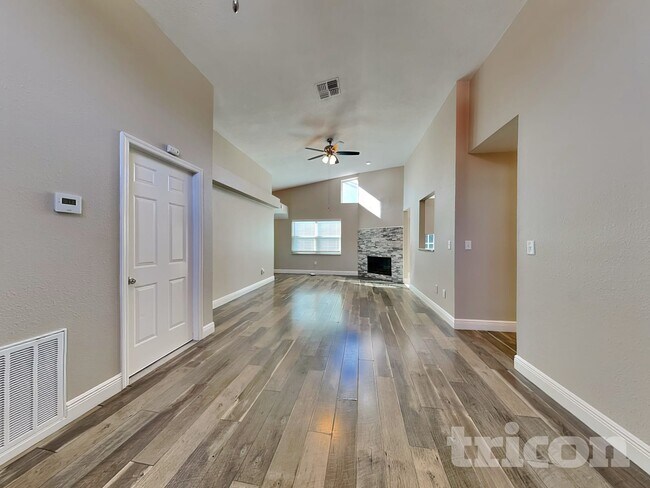 Foto del edificio - 4651 W Eastwind Dr