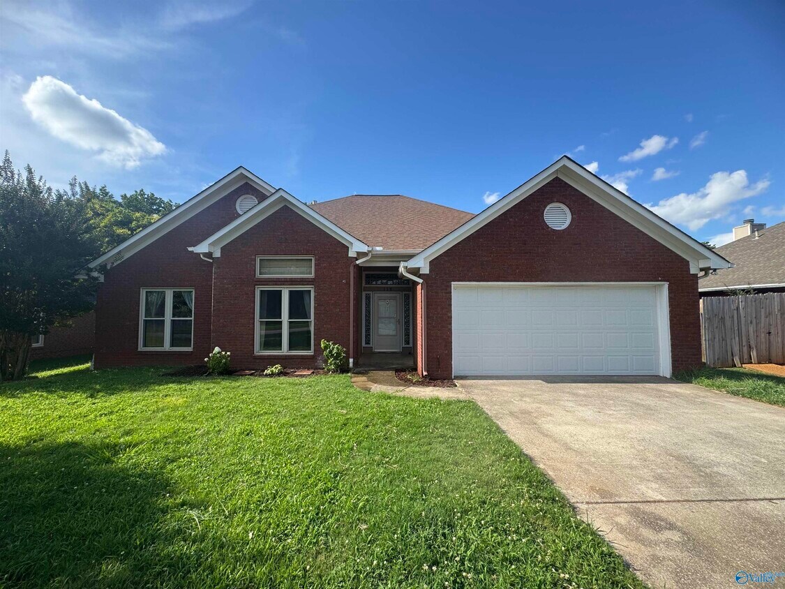 Primary Photo - 138 Medicine Bend Dr