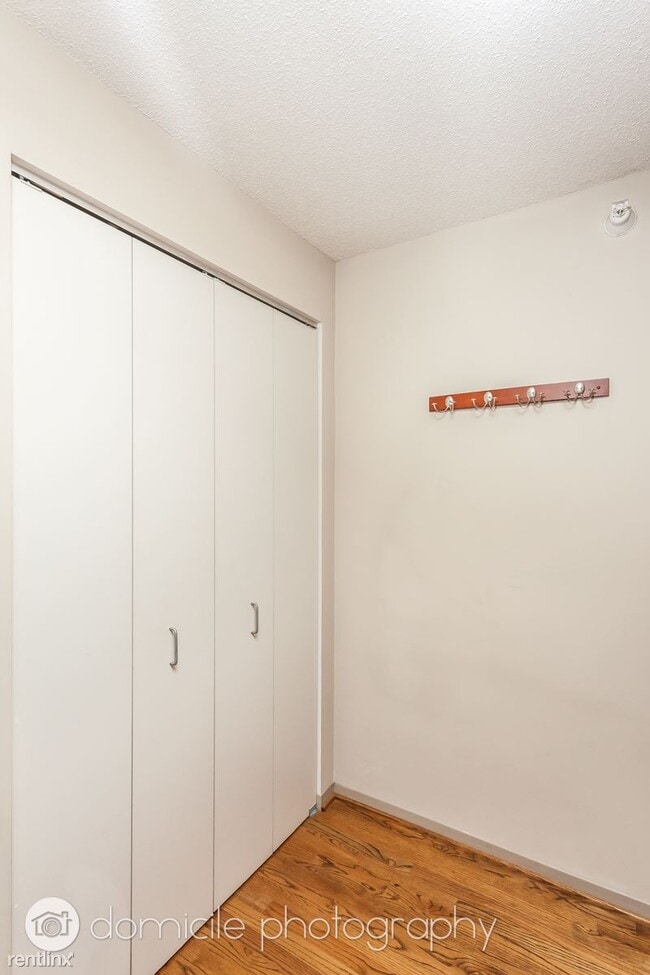 Building Photo - 1 br, 1 bath Condo - 2 E Erie, Unit 3512,