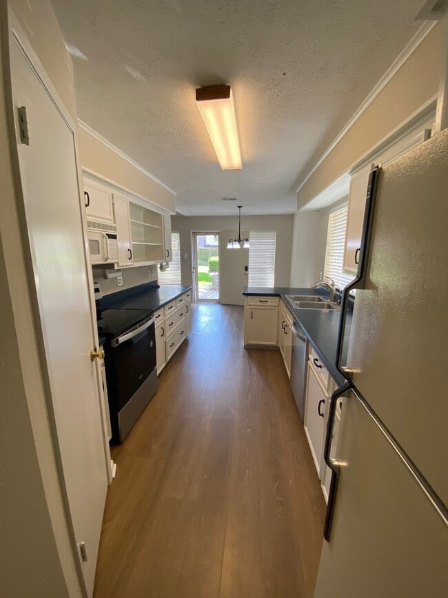 Foto del edificio - 3706 Hill Springs Dr